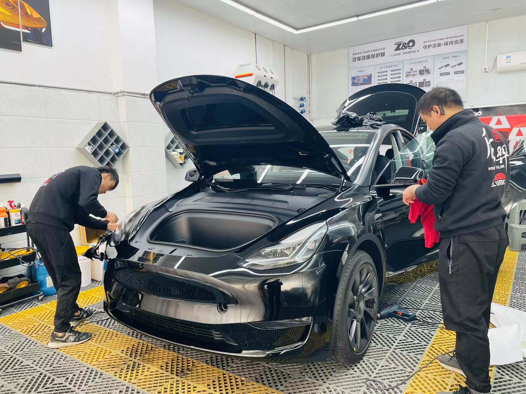 特斯拉Model Y 改色绸缎黑