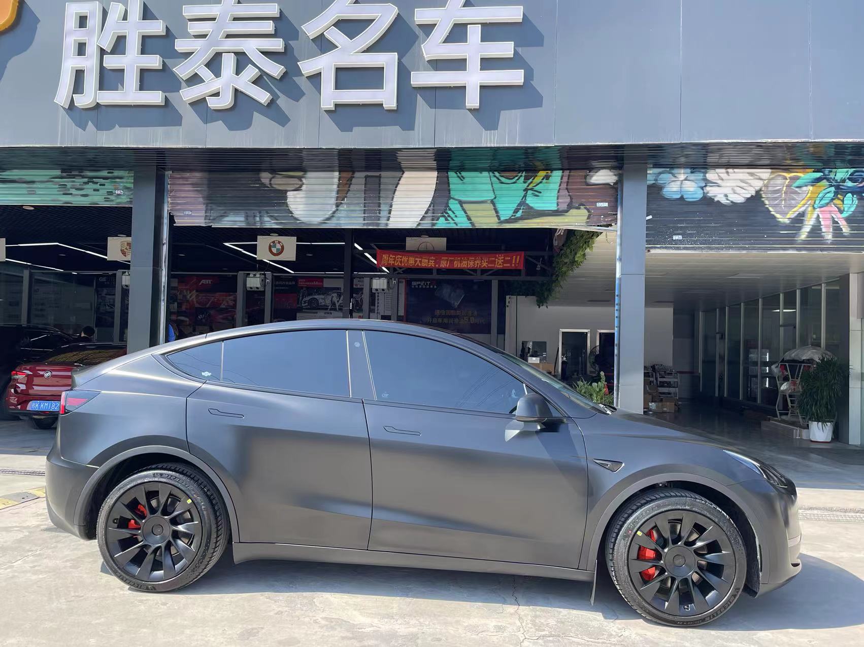 特斯拉Model Y 改色绸缎黑